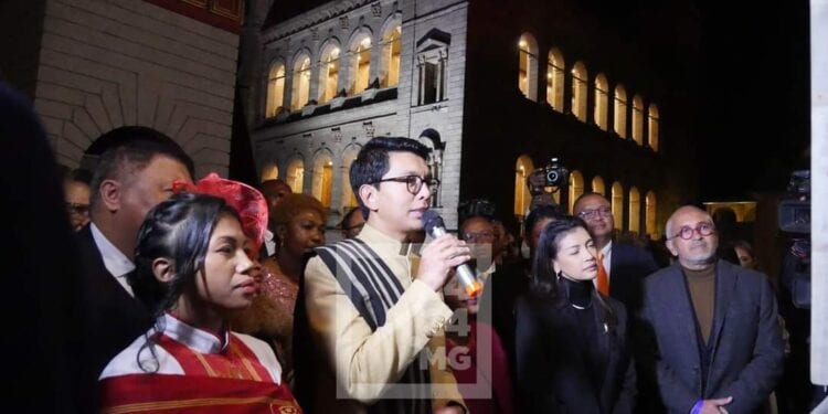 PATRIMOINE – « Personne ne nous enlèvera notre identité malgache », martèle Andry Rajoelina lors de l’inauguration du Colisée d’Anatirova