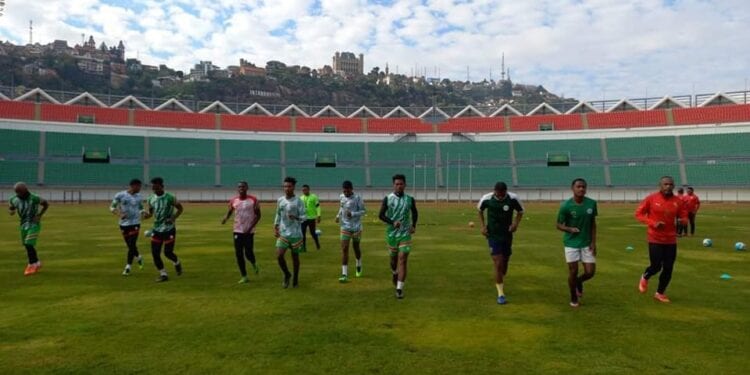 FOOTBALL – Ibrahim Amada et Tiavina Rakotoarisoa appelés en renfort pour les Barea Carolus Andriamahitsinoro remplace Njiva Rakotoharimalala, l’effectif au complet ce mardi