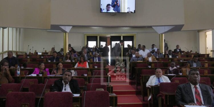 PARLEMENT – La séance de débat suivant le rapport d’activités du gouvernement à l’Assemblée nationale de nouveau reportée
