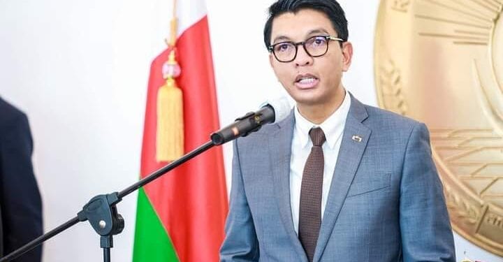 Lalatiana Rakotondrazafy indique que Andry Rajoelina est « Français par filiation » et « n’a pas renoncé à sa nationalité malgache »