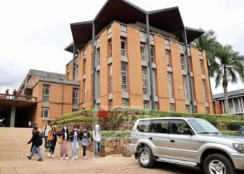 UNIVERSITES PUBLIQUES – « L&rsquo;Etat poursuit ses efforts pour satisfaire les requêtes du Seces », indique le ministère de l’Enseignement supérieur qui se dit déçu de la décision de la HCC