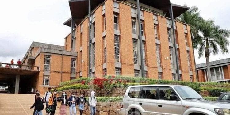 UNIVERSITES PUBLIQUES – « L’Etat poursuit ses efforts pour satisfaire les requêtes du Seces », indique le ministère de l’Enseignement supérieur qui se dit déçu de la décision de la HCC