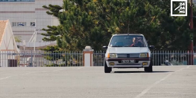 AUTOMOBILE – Les passionnés de la voiture mythique de Peugeot célèbrent les 40 ans de 205