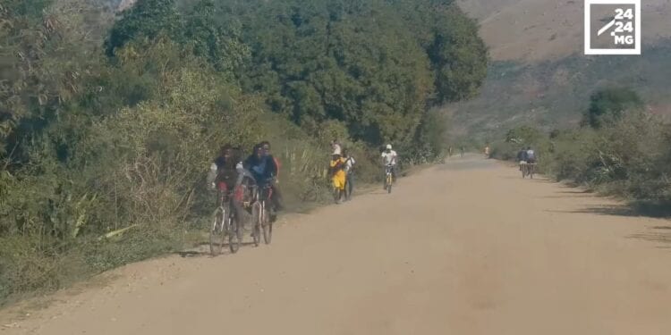 INFRASTRUCTURES – Sur la portion Tolagnaro – Ambovombe de la RN13 en pleins travaux