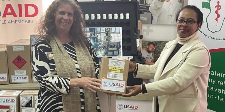 SANTÉ – L’Usaid offre des matériels de laboratoire pour la surveillance de la qualité des médicaments