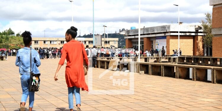 ENSEIGNEMENT SUPÉRIEUR – Le Seces Antananarivo renforce son mouvement avec une  manifestation non-violente sur le campus universitaire jeudi