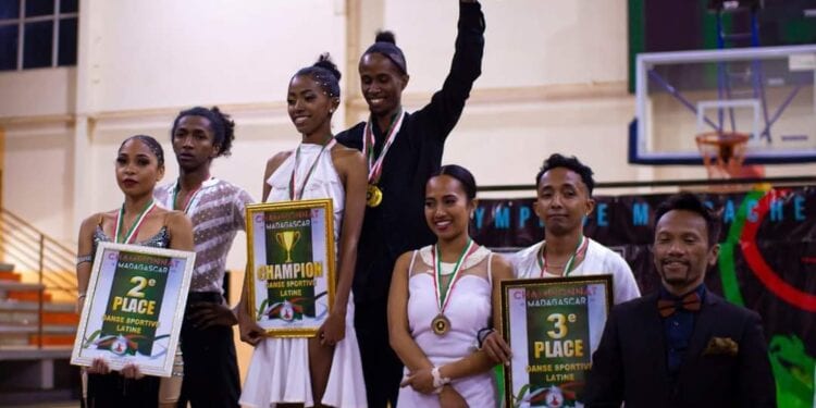 DANSE SPORTIVE – Valencia Andriambololona et Tokin’ny Aina Razafy remportent le championnat de Madagascar de SBK