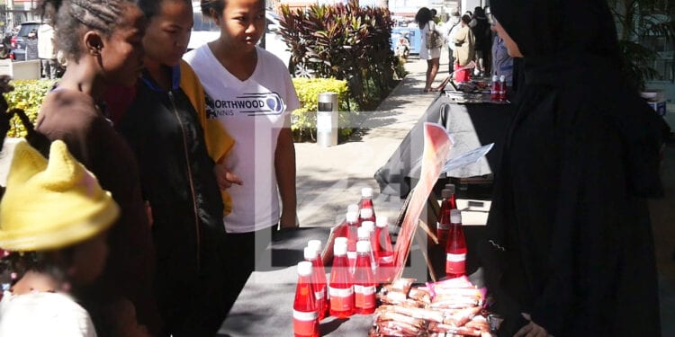 RELIGION – Distribution de 2 000 bouteilles de boissons par les jeunes volontaires de la communauté Khoja d’Ankorondrano pour commémorer l’Achoura