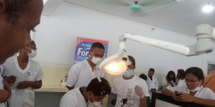 SANTÉ – Plus de 1 400 dentistes formés à Institut d’odonto-stomatologie tropicale de Madagascar, en 45 ans, la Grande île toujours en pénurie de dentistes