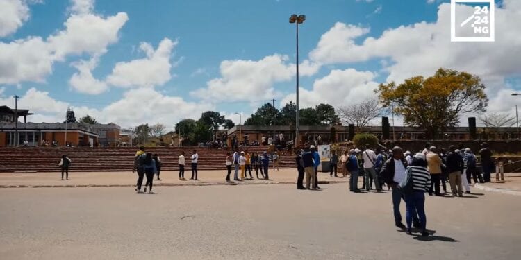ENSEIGNEMENT SUPERIEUR – Trouver d&rsquo;autres activités ou attendre la reprise des cours, le dilemme des étudiants d&rsquo;Ambohitsaina