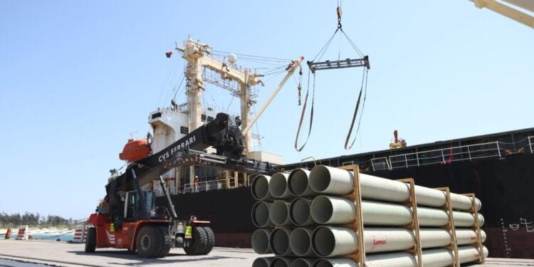 INFRASTRUCTURES – 1 000 unités de tuyaux destinés au projet « pipeline Efaho-Ambovombe » débarquent au port d’Ehoala