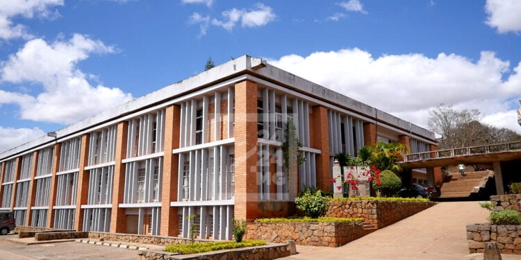 Le Conseil d’administration de l’Université d’Antananarivo condamne la violation de la franchise universitaire avec la tenue d’un meeting politique au stade d’Ankatso samedi