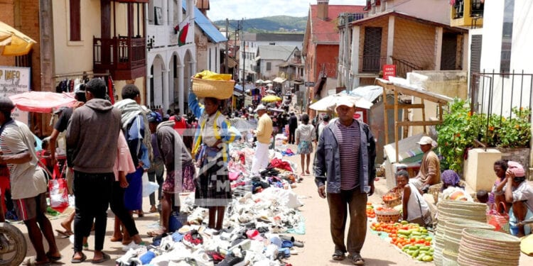 CROISSANCE ECONOMIQUE – Les perspectives économiques sujettes à des risques comme la hausse des prix des denrées alimentaires ou encore les tensions sociopolitiques pouvant survenir avec le contexte électoral, selon la Banque africaine de développement