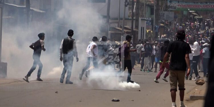 Le préfet de police encadre les manifestations de rue, les forces de l’ordre usent des lacrymogènes pour disperser le rassemblement du Collectif des candidats à Itaosy