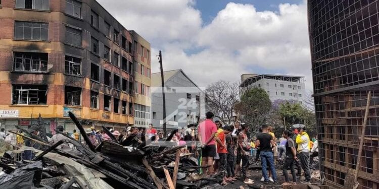 Plus de 200 échoppes en bois et de nombreux box de l’immeuble Tsena Maitso à Behoririka partis en fumée