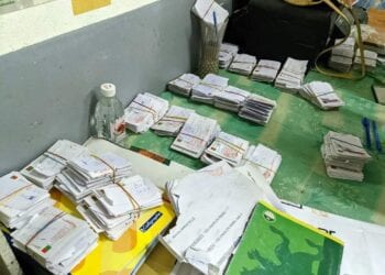 Fin de la distribution en porte-à-porte des cartes électorales par des agents de la Ceni le 2 novembre
