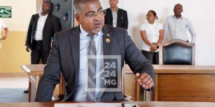 PARLEMENT – Le sénateur Tahina Randrianandrasana élu membre titulaire au sein de la Haute Cour de justice