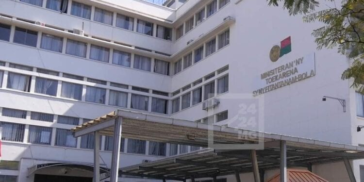 FINANCES – La dette du gouvernement malgache projetée à fin décembre 2023 estimée à 32 690 milliards d’ariary