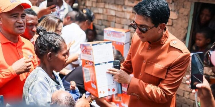 LOGEMENT – Andry Rajoelina promet la construction d’une nouvelle ville pour les plus démunis