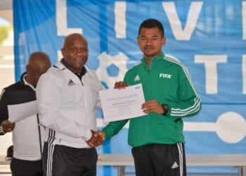 FOOTBALL – Dimbiniaina Andriatianarivelo parmi les 30 arbitres assistants retenus pour la CAN ivoirienne