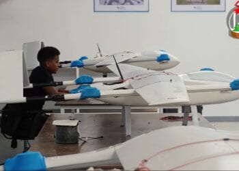 Ces jeunes Malgaches qui fabriquent des drones pour livrer des médicaments dans des zones reculées et enclavées