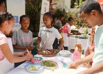 DINETTE – Tsikonina ou quand les repas de fête sont concoctés par des enfants
