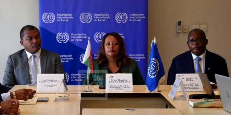 Quatre juges de travail formés à l’évolution du monde du travail au Centre international de formation de l’OIT