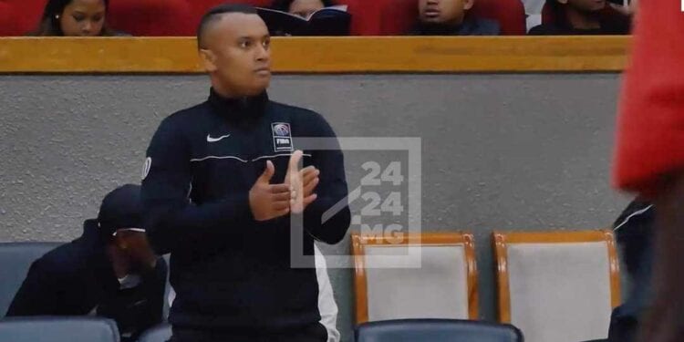 BASKETBALL – Yan Vezo Davidson vise une participation aux Jeux olympiques de Paris en tant qu’arbitre