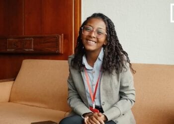 COMMUNICATION – Interprète en langue des signes pour traduire les mots, les émotions et la culture auprès des sourds et des malentendants