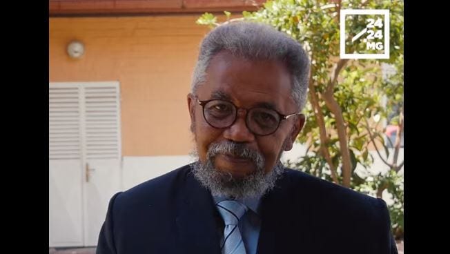 HARILALA RANJATOHERY : « Fanapahan-kevitra politika sy tsy fahampian’ny fanabeazana no mampanjavona ny vakoka »