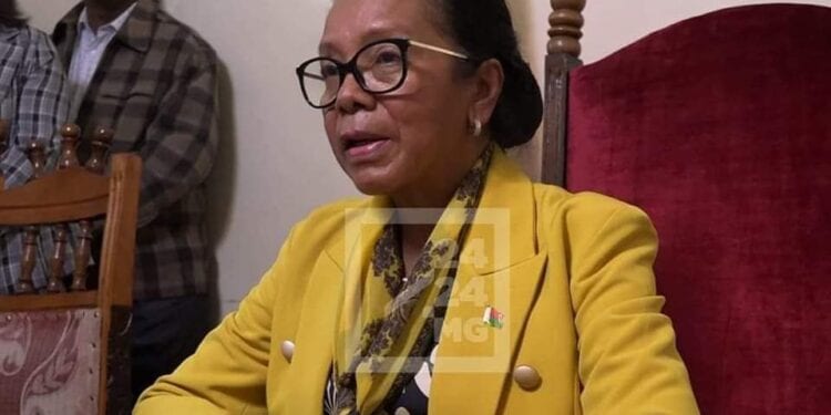 La tenue des élections législatives ne devrait pas empêcher la tenue de la session ordinaire du parlement, indique Christine Razanamahasoa