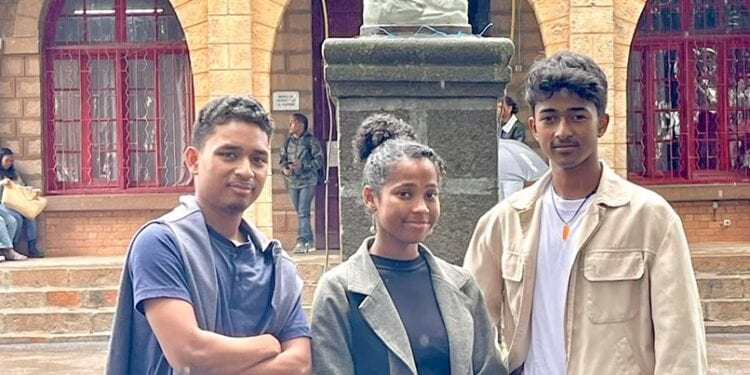 Concours inter-universitaire de débat de La Haye – L’Université catholique de Madagascar remporte son match contre l’Université de Delhi