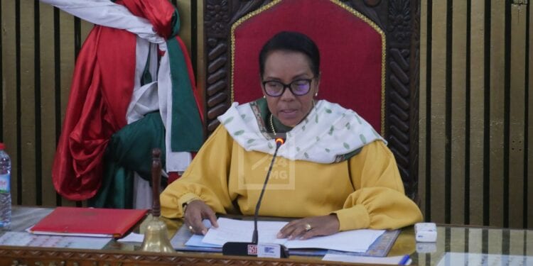 POLITIQUE – Christine Razanamahasoa dénonce une « procédure illégale » à son encontre