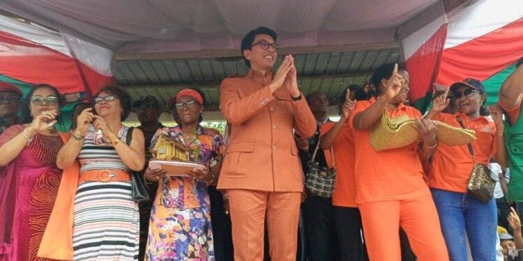 TOURNÉE PRÉSIDENTIELLE – Andry Rajoelina promet la réfection de la route vers Ikongo
