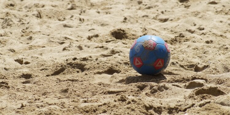 FOOTBALL – Dix ligues participent au tournoi de beach soccer à Sava