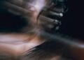ART DE LA SCENE – Naïma’L Nour en solo dans Alpha pour dire la violence d’être femme noire