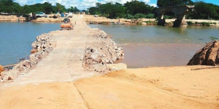 INFRASTRUCTURES – Le passage à gué aménagé sur le fleuve Ifasy accessible à la circulation automobile
