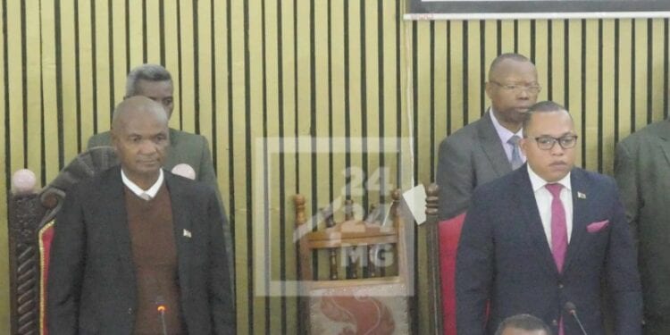 ASSEMBLEE NATIONALE – Modeste Rakotorahalahy et O’Gascar Fenosoa Mandrindrarivony au perchoir pour l’ouverture de la session spéciale de la nouvelle législature