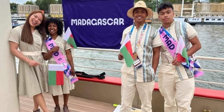 PARIS 2024 – Sept délégués malgaches à la parade de la cérémonie d’ouverture des Jeux Olympiques
