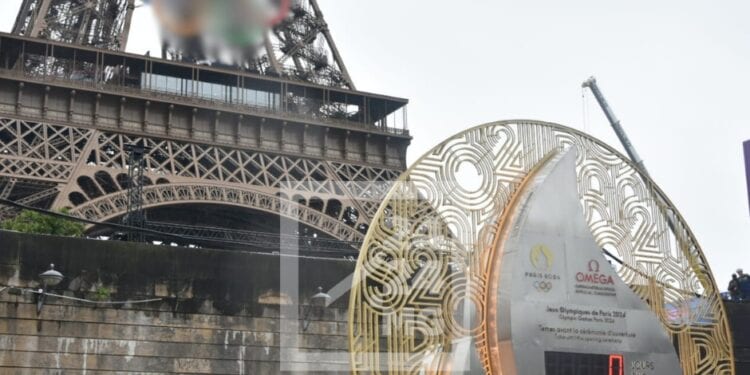 Paris et ses arènes accueillent le monde sous la pluie pour la première journée des Jeux Olympiques