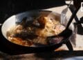 CUISINE – Le tilapia frit et la salade de cresson, les incontournables d’Ampefy