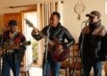 TSIAKORAKA, GROUPE D’ARTISTES – « Nos compositions viennent du coeur et du terroir »