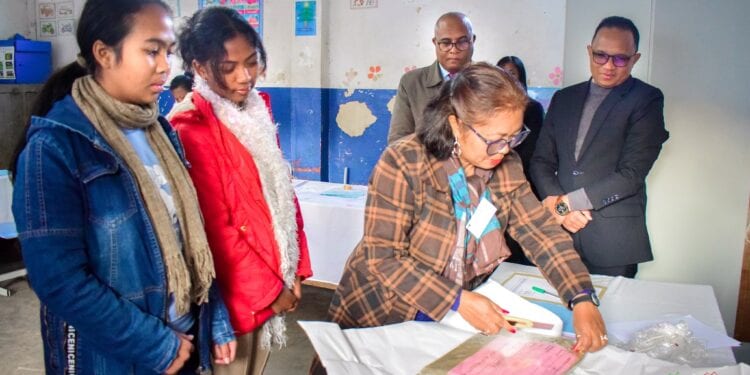 BACCALAURÉAT – Le ministre par intérim Fidiniavo Ravokatra dément toute erreur sur les sujets de baccalauréat