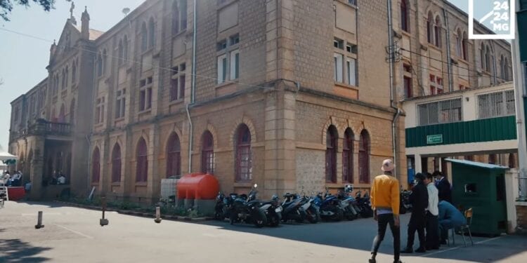 ART ORATOIRE – L’Université catholique de Madagascar en tête du classement mondial de la ligue mondiale de débat interuniversitaire de la Haye