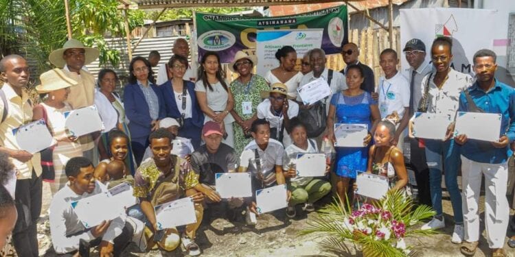 FORMATION PROFESSIONNELLE – Plus de 200 artisans de la province de Toamasina formés à la production de charbon écologique