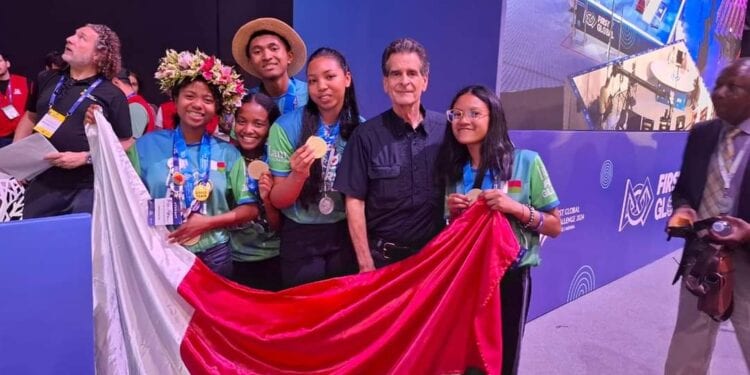 ROBOTIQUE – Madagascar médaillé d’or au First Global Challenge 2024