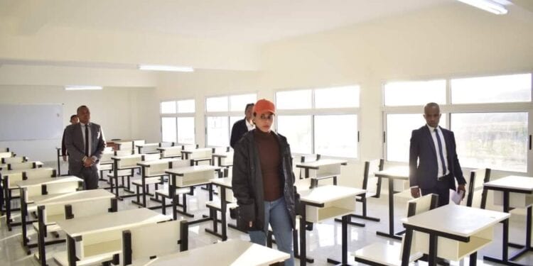 ENSEIGNEMENT SUPÉRIEUR- Les étudiants de l’Université de l’Itasy en stage sur la construction des infrastructures de leur établissement