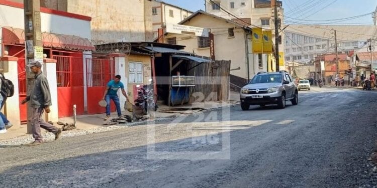 TRAVAUX PUBLICS – La circulation rouverte du côté d’Ampandrana entre Bel Air et Rasalama en attendant le bitumage de la chaussée