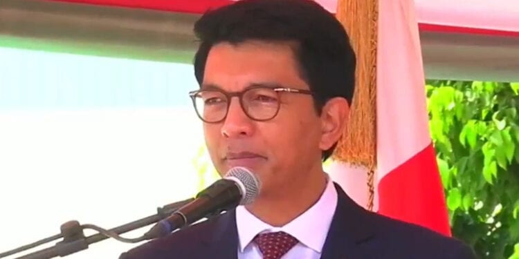 APPROVISIONNEMENT – Andry Rajoelina promet des solutions aux problèmes d’eau et d’électricité d’Antananarivo dès « demain »