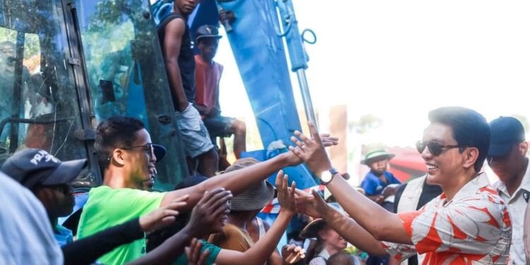Andry Rajoelina recommande au ministre des Travaux publics de réduire jusqu’à six heures la durée du trajet sur la RN2